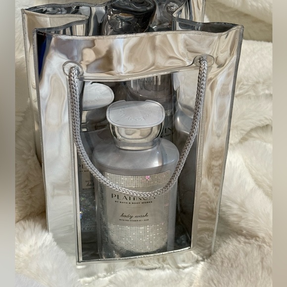 NWT Bath & Body Works Platinum Gift Set - Picture 2 of 2